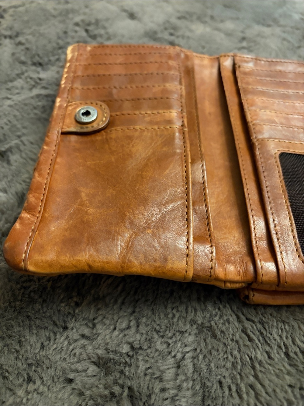 Valenca Holland Women's Leather Zip Wallet in Tan - Picture 7 of 9